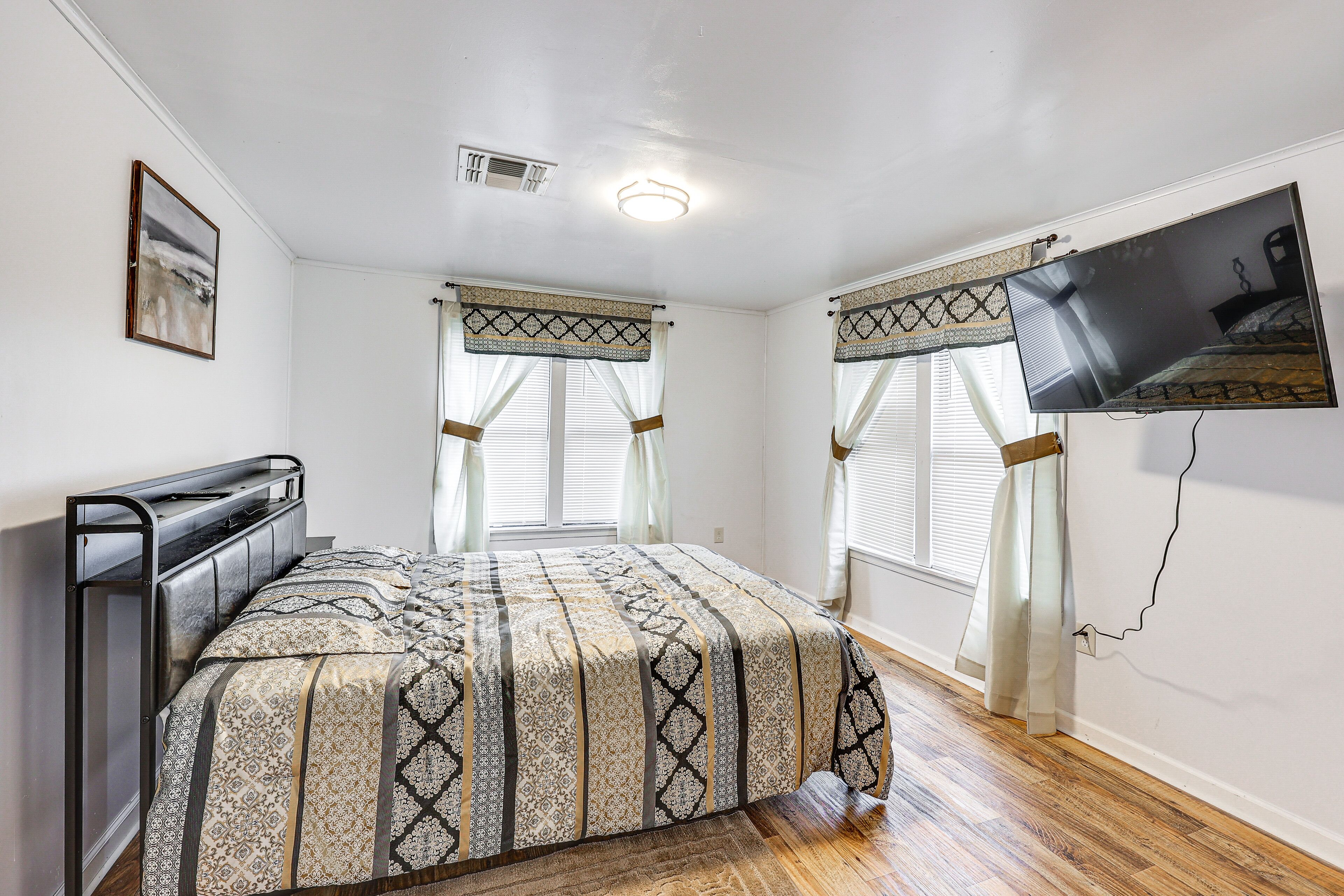 3 bedrooms, iron/ironing board, WiFi, bed sheets