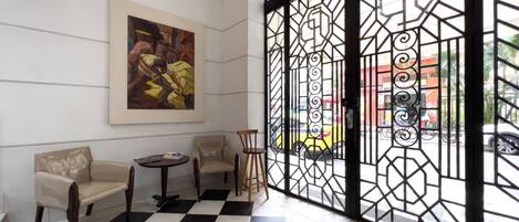 المنشأة من الداخل