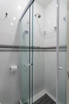 Shower, hair dryer, towels, shampoo - Modern studio next to Arpoador | JC1012 Z2 (Rio de Janeiro)