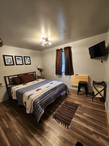 Sleeps 2- Private bath