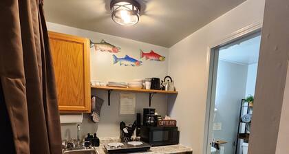 Sleeps 2- Private bath