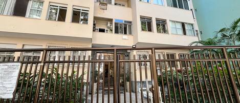 تفاصيل الفندق من الخارج