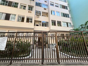 تفاصيل الفندق من الخارج