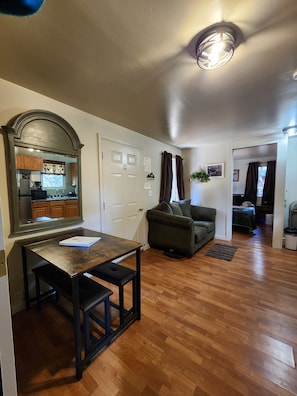 Living area - Sleeps 6-Private bath (Seward)