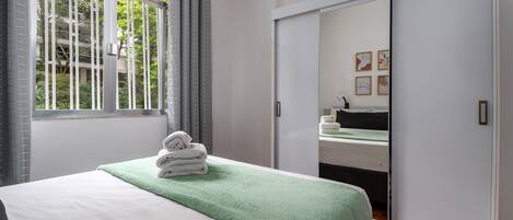 1 dormitorio, tabla de planchar con plancha, cuna de viaje y wifi gratis