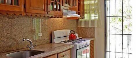 ثلاجة، ميكروويف، فرن، موقد طهي مسطح