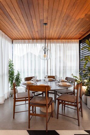 Dining - 10 minutes from Ipanema beach | VM201 (Rio de Janeiro)