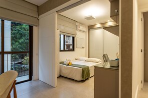 2 bedrooms, travel crib, free WiFi, bed sheets - Near Lagoa, in front of CASV | PC204 (Rio de Janeiro)