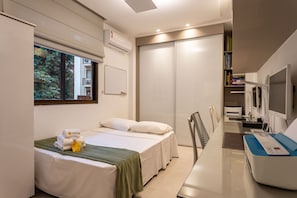 2 bedrooms, travel crib, free WiFi, bed sheets - Near Lagoa, in front of CASV | PC204 (Rio de Janeiro)