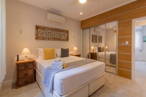 3 dormitorios, tabla de planchar con plancha, cuna de viaje