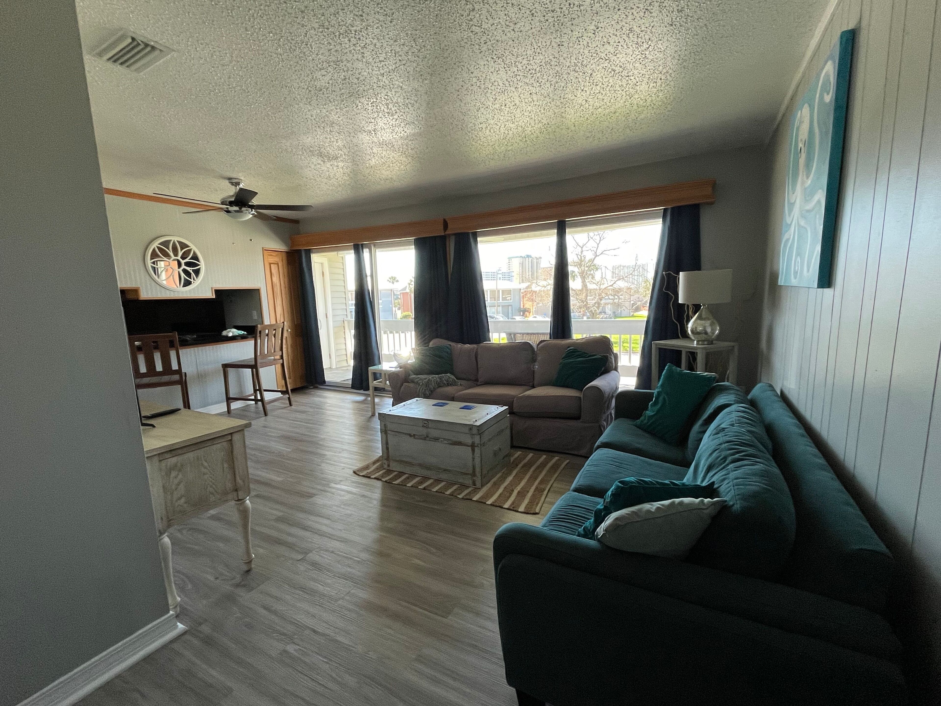 Cozy condo in the Heart ♥️ of Destin! 3 pools and minutes from the beach