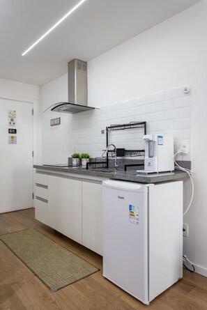 Stovetop, coffee/tea maker, electric kettle, cookware/dishes/utensils - Friendly in Copa | Ideal for couples | NSC1209 (Rio de Janeiro)