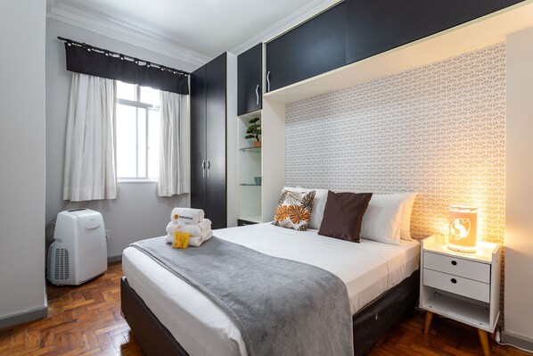 2 slaapkamers, een strijkplank/strijkijzer, reisbedje, gratis wifi