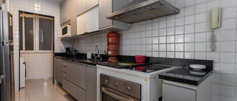 Fridge, microwave, oven, stovetop