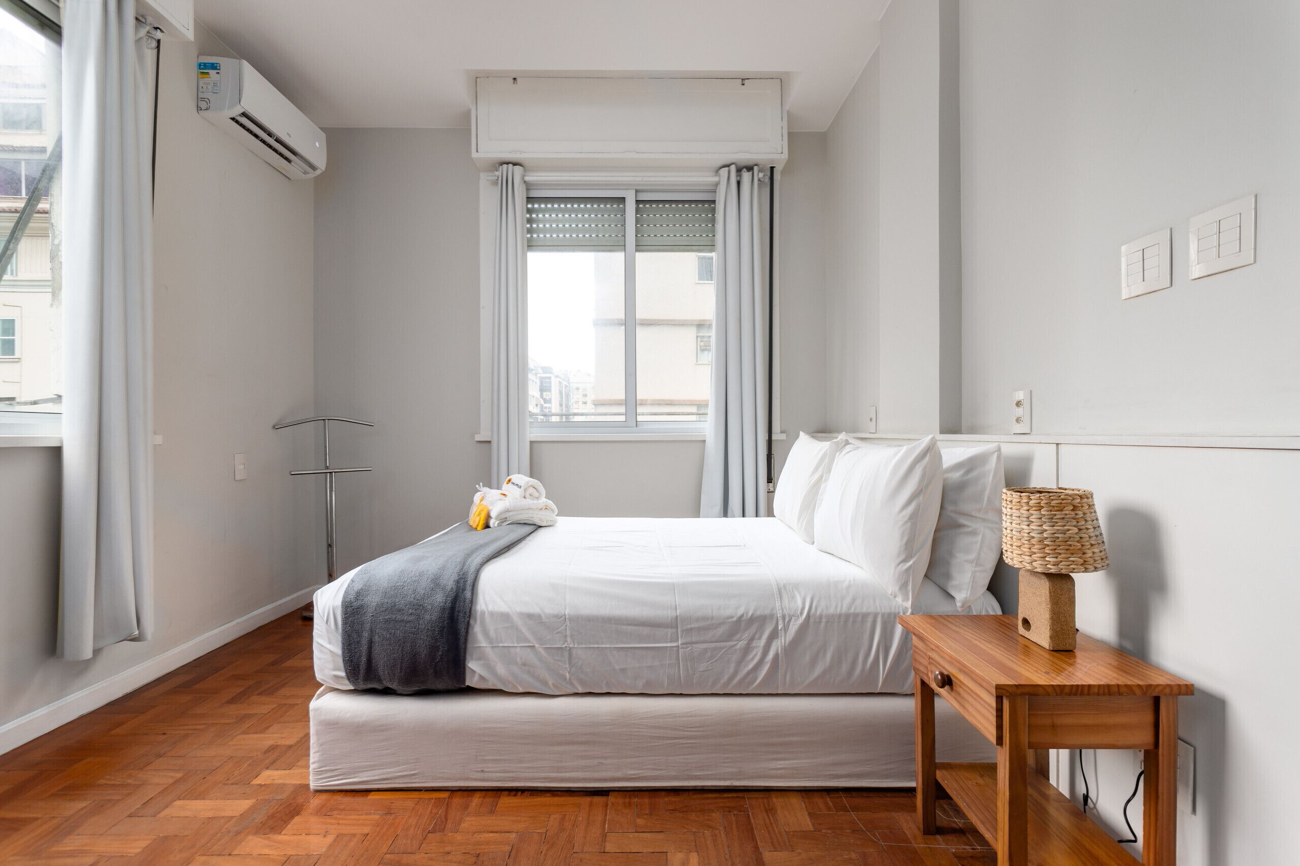 3 bedrooms, travel cot, free WiFi, bed sheets