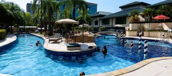 Suite, pool and gym | BPremium T4 Z10