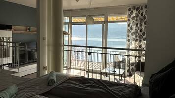 1 bedroom, travel cot, free WiFi, bed sheets