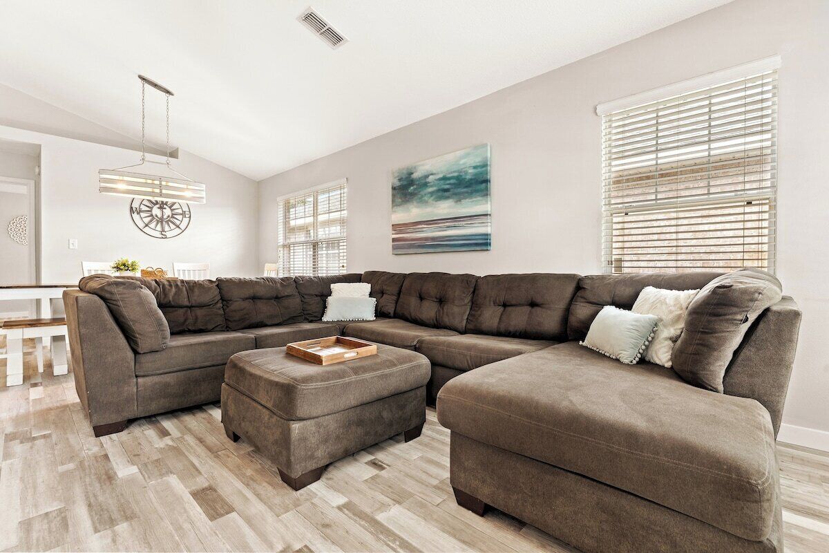 Una televisión, una oficina