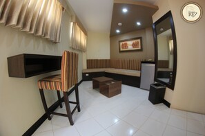 1 dormitorio, decoración individual, mobiliario individual y escritorio