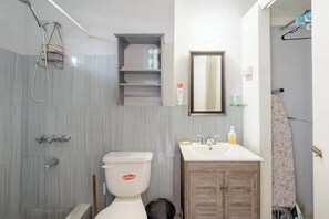 Bathroom - Camperdown Place (Kingston)