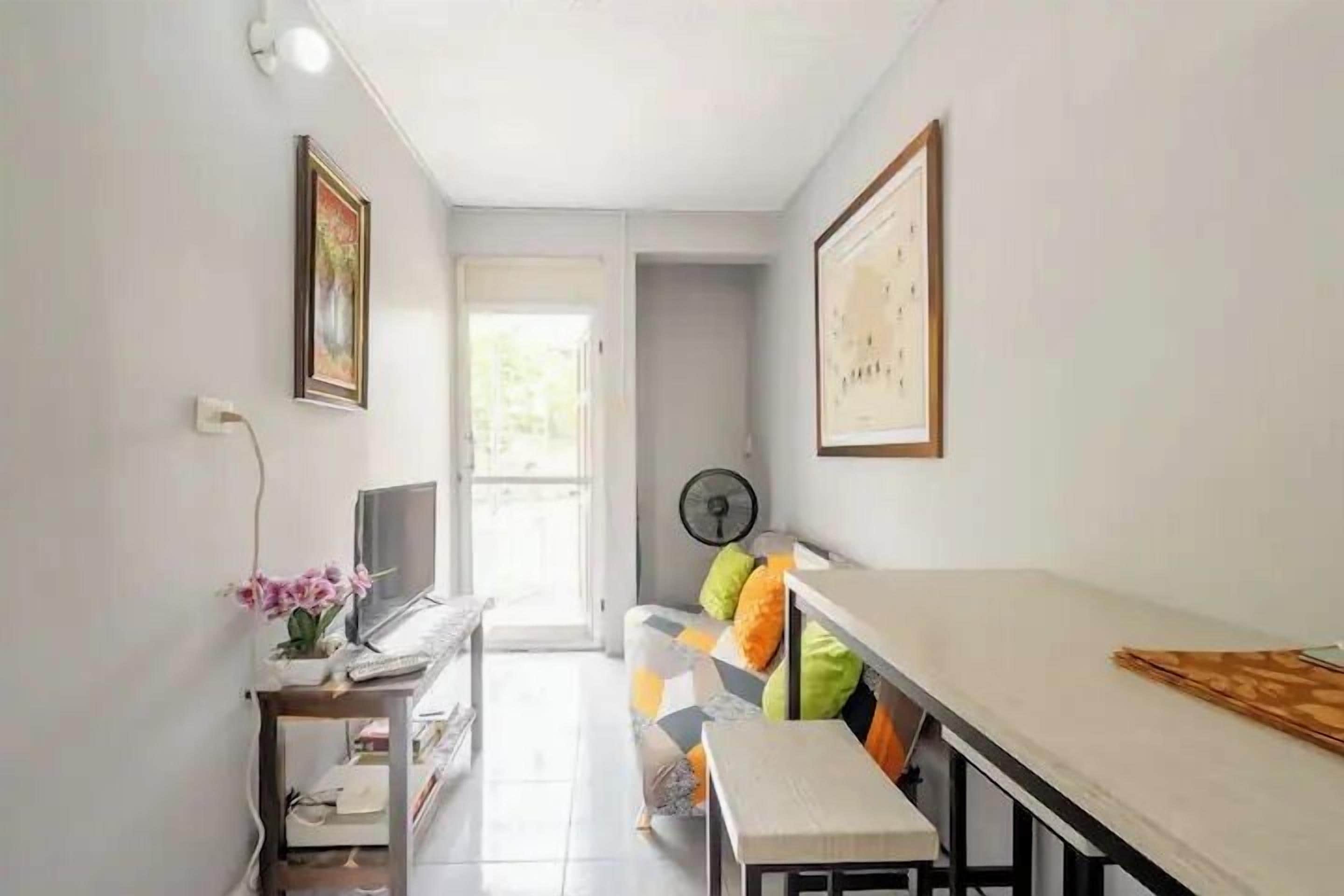 Junior Apartment, 1 Queen Bed with Sofa bed, Patio, Garden View | Living area