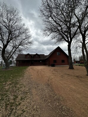 Exterior - DO NOT BOOK. Stupid VRBO website does not let me cancel this ad
 (Necedah)