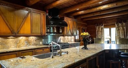 Little Red River Lodge - NEW RENTAL!