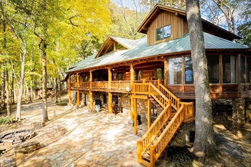 Little Red River Lodge - NEW RENTAL!