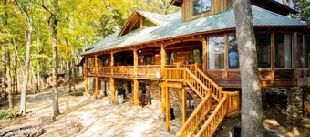 Little Red River Lodge - NEW RENTAL!