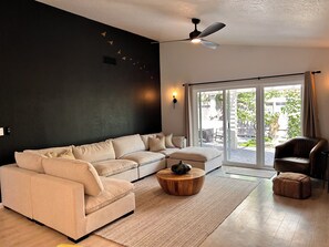 Smart TV, fireplace
