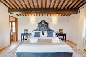 6 habitaciones, tabla de planchar con plancha, wifi y ropa de cama 