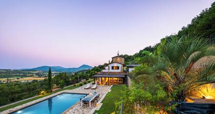 Villa Destino, Luxury Italian Villa in Umbria