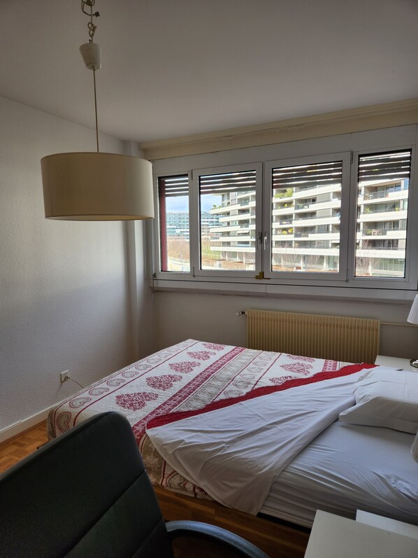 1 chambre, fer et planche à repasser, Wi-Fi, draps fournis