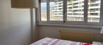 Big Room, Bus 200m,10 minutes Town Center\Airport