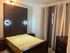 4 Schlafzimmer, Bügeleisen/Bügelbrett, WLAN, Bettwäsche