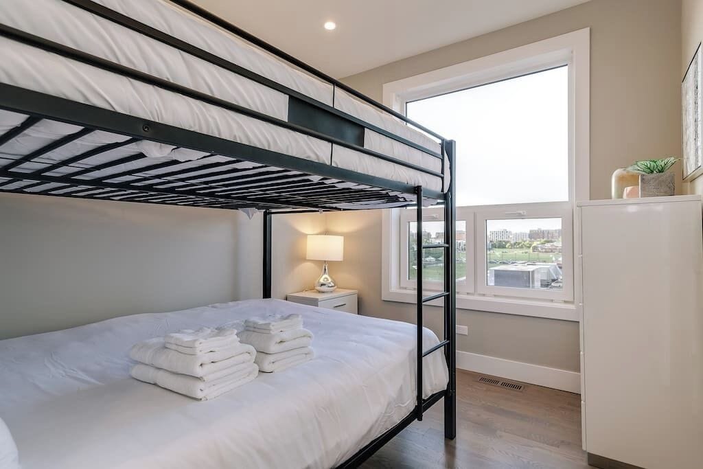 5 室のベッドルーム、アイロン / アイロン台、WiFi、ベッドシーツ