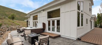 Newly listed - Mountain Escape: Mt Timp & Lake Views, Sauna, Hot Tub 5BR/4BA