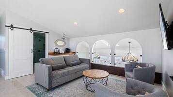 智能电视、壁炉、桌上足球、书