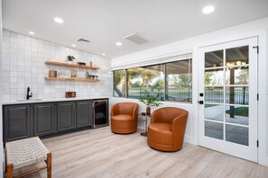 Interior - The Fairway House - On the Golf Course, with gym & hot tub. (Tempe)