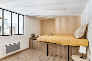3 bedrooms, iron/ironing board, travel cot, free WiFi