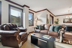 Smart TV, fireplace, books, computer monitors - Spacious 2BD + Den, Ski In Out
In the Heart of Beaver Creek Village
Pool jacuzzi (Beaver Creek)