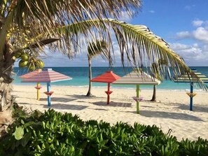 Camastros y toallas de playa 