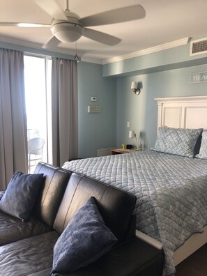 In-room safe, desk, iron/ironing board, free WiFi - New Listing! Cozy Coastal Studio at Coral Beach, Freeport (Freeport)