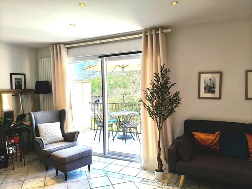 靠近巴黎戴高乐机场，国际展览中心，法国体育场，迪斯尼乐园，花园365平面，200平面别墅，可容纳14个人，五间卧室，三个浴室，花园可烤肉，大餐桌和阳伞，三个秋千