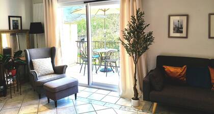 靠近巴黎戴高乐机场,国际展览中心,法国体育场,迪斯尼乐园,花园365平面,200平面别墅,可容纳14个人,五间卧室,三个浴室,花园可烤肉,大餐桌和阳伞,三个秋千