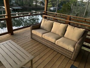 Smart TV, stereo - Pork chops fish camp
 (Milton)