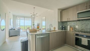 Coffee/tea maker, fridge, microwave, oven