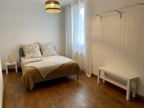 1 chambre, fer et planche à repasser, Wi-Fi, literie fournie