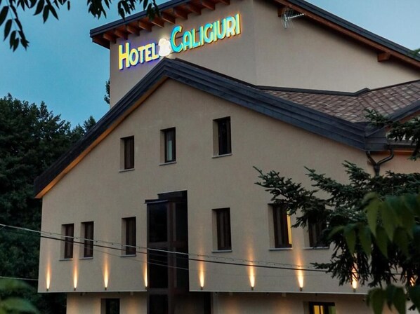 Front of property - Hotel Ristorante Caligiuri (Decollatura)