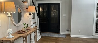 Large Updated Modern Home In Great Neighborhood